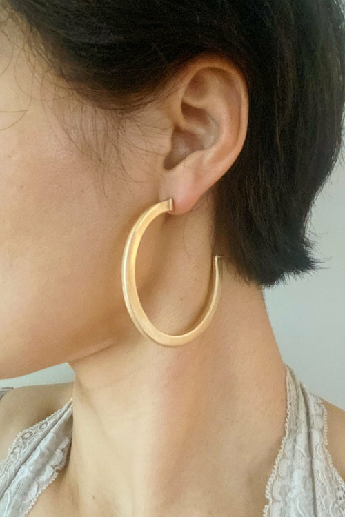 Aretes de Aro Dorados Estilo Satinado - Elegantes